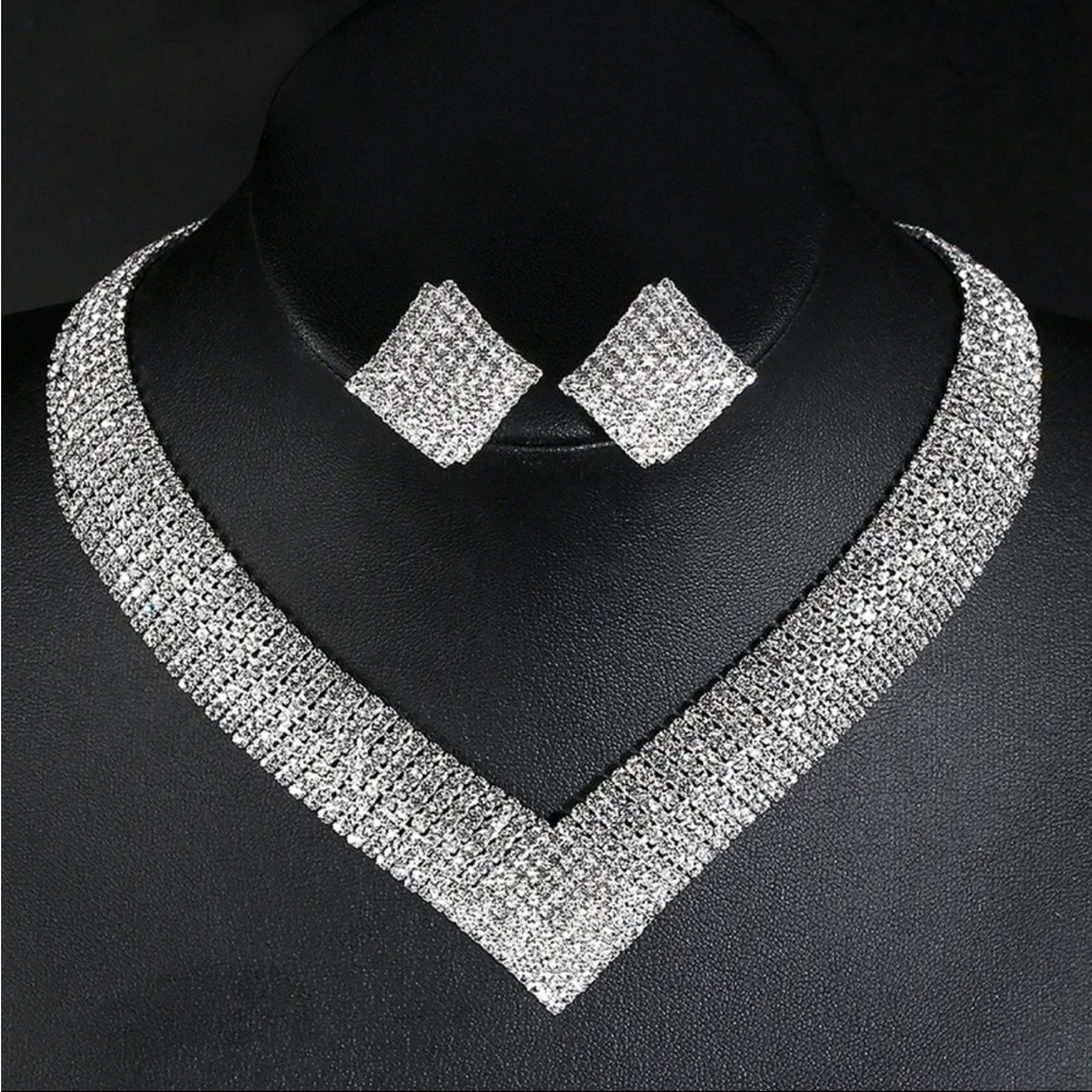 Luxury Necklace and Earrings Set